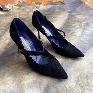Y2k Manolo Blahnik black suede Mary Jane high heels
Size 38.5